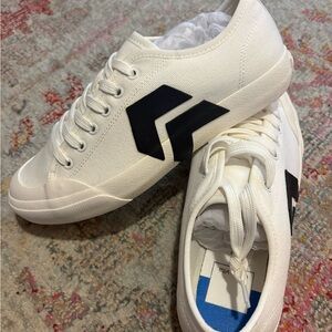 NWT Dolce Vita Chic White Canvas Sneakers with Black Chevron